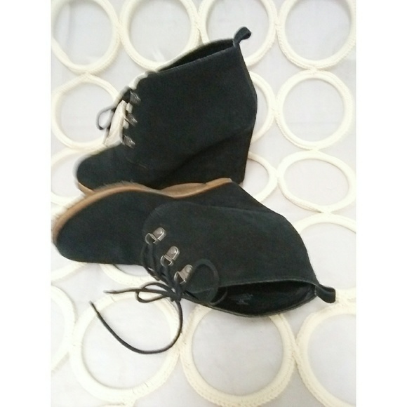 STEVE MADDEN TANNGOO BLACK SUEDE WEDGE BOOTIES - Picture 2 of 4